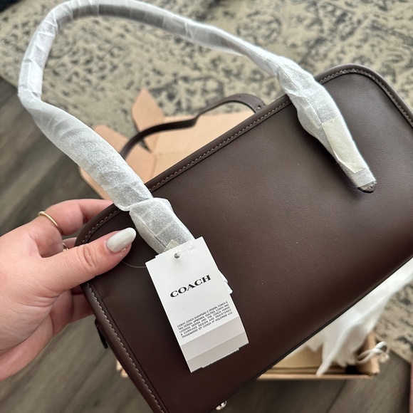 Coach Swing Zip - Picture 3 of 6